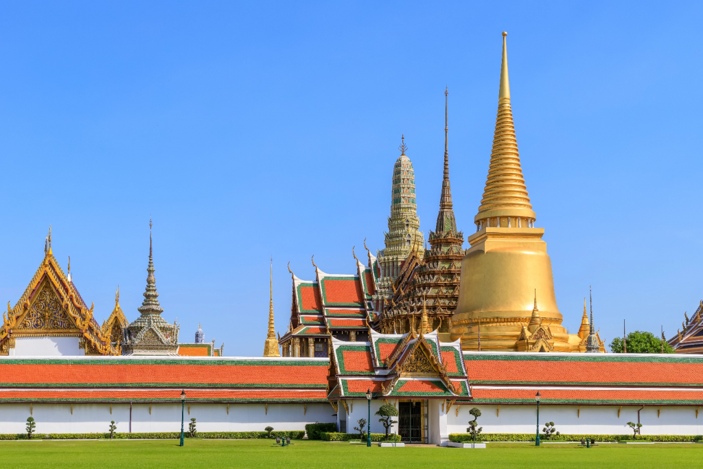 wat-phra-kaew-temple-emerald-buddha-grand-palace-bangkok@2x